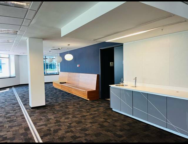 1,700M² OFFICE TO LET IN WATERFALL